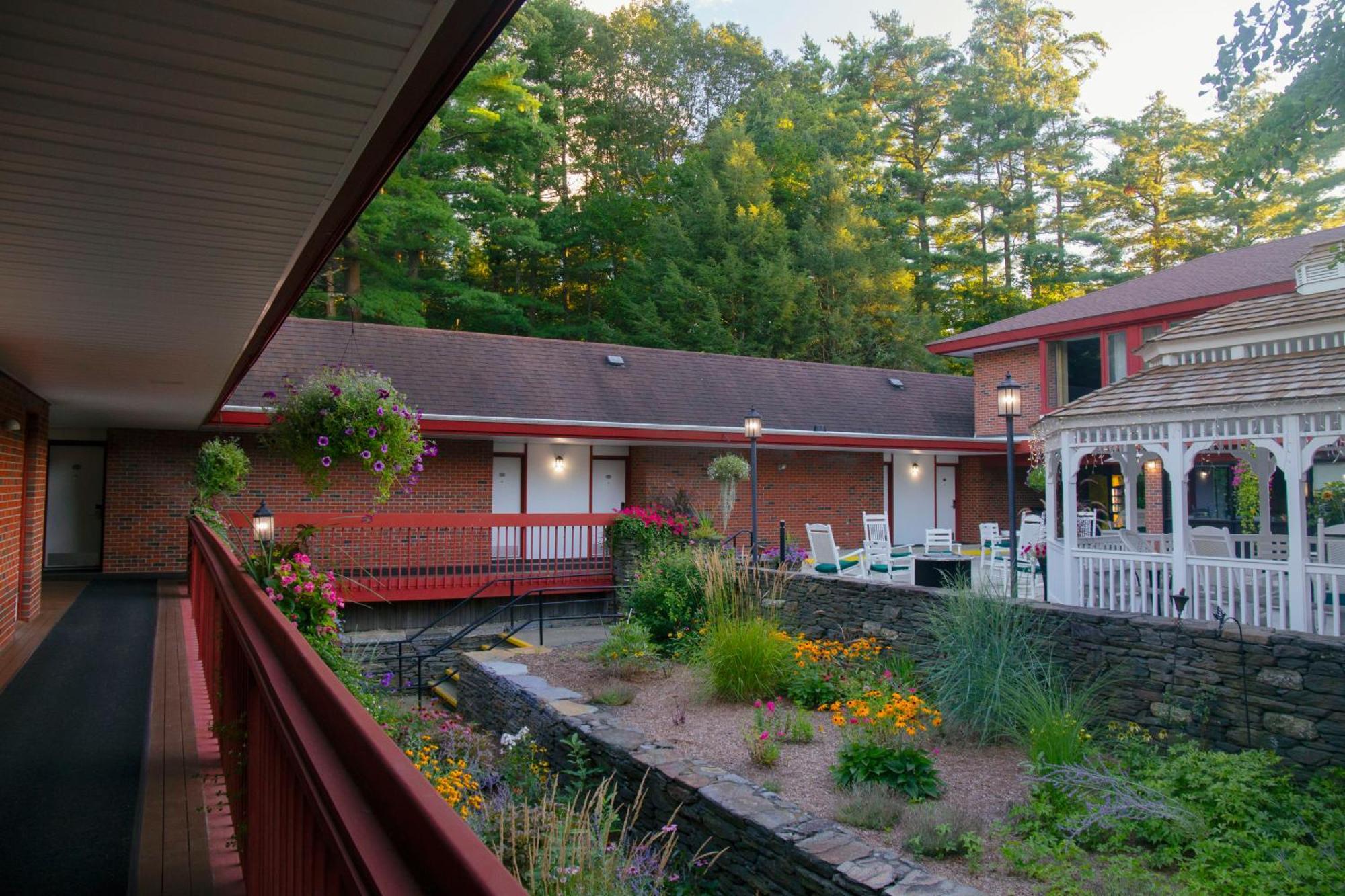 The Inn At Crumpin-Fox Bernardston エクステリア 写真
